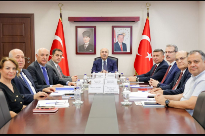 Karaisalı bölgesindeki tavuk çiftlikleriyle ilgili toplantıda sorunlar ve çözümler konuşuldu