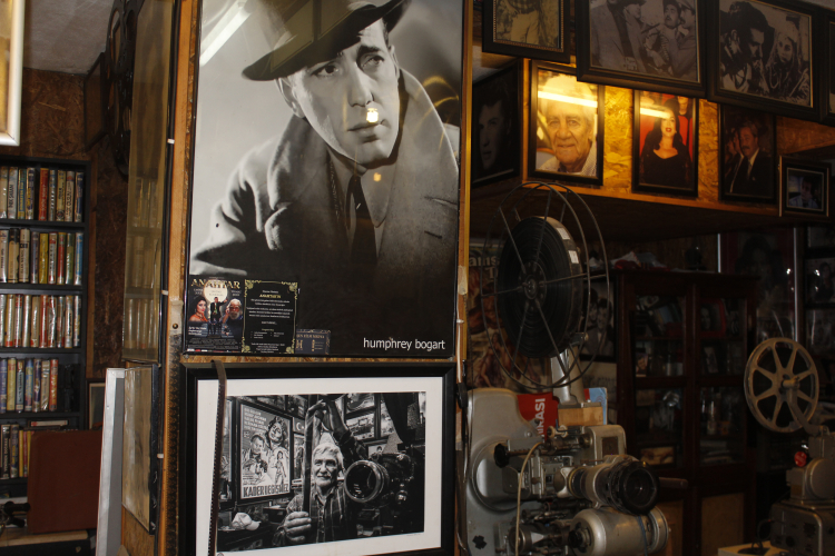 Sabri Şenevi’nin Sinema Evi, binlerce film arşivi nostalji rüzgarı estiriyor