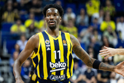 Nigel Hayes-Davis Phoenix Suns’a transfer oldu