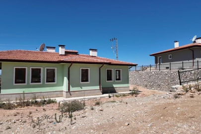 Osmaniye Bahçe Köyü’nde 89 deprem konutunun anahtarları hak sahiplerine teslim edildi