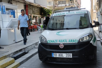 Yaşlı adam, binanın teras katındaki demirlerde asılı bulundu