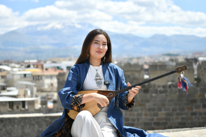 Kayseri Kalesi’nde uluslararası sanat rüzgarı: Kazak ezgileri yankılandı