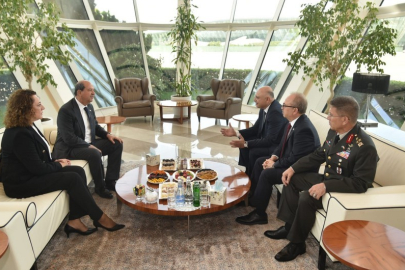 KKTC Cumhurbaşkanı Tatar, Bakü’de yetkililerle bir araya geldi