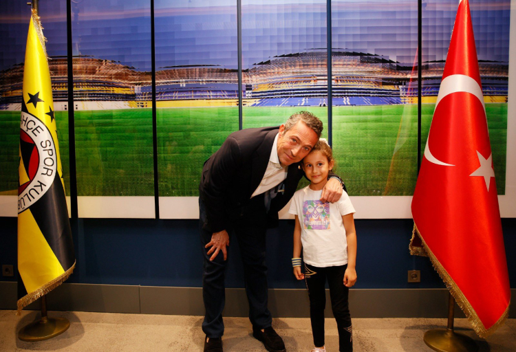 Okulda tek başına Fenerbahçe forması giymişti O fotoğrafla gündem olan İkra, Fenerbahçe'nin forma lansmanına katıldı! 3