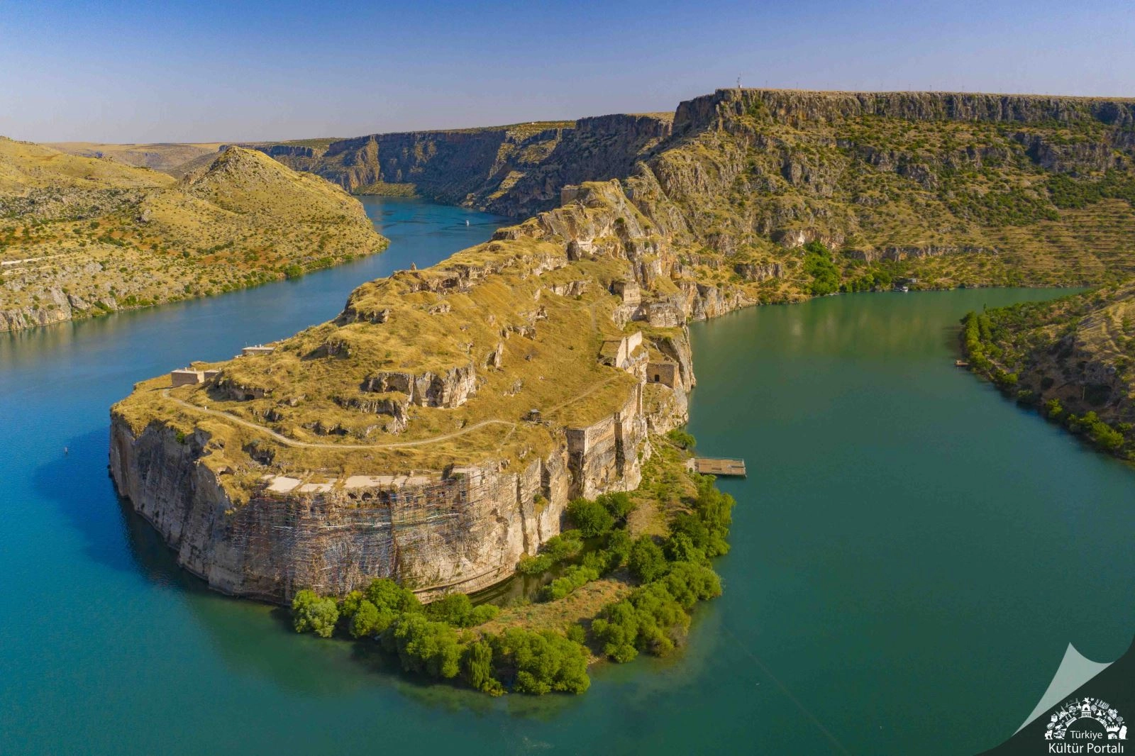 Fırat'ın incisi: Sularla çevrili gizemli kale Rumkale