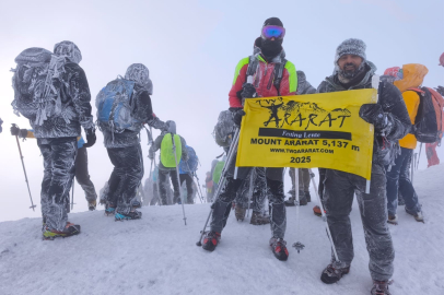 Temmuz ayında Ağrı Dağı'nda eksi 35 derece: Dağcıları sınayan zirve yolculuğu