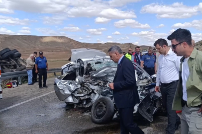 Yozgat'ta feci kaza: Kamyon ve otomobil çarpıştı, 3 ölü 2 yaralı