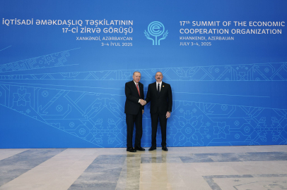 Cumhurbaşkanı Erdoğan, EİT 17. Zirvesi için Hankendi’de: Liderlerle aile fotoğrafı çektirdi