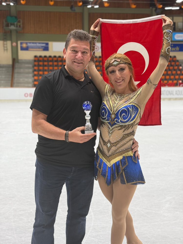 Naz Arıcı, artistik buz pateninde dünya masterlar şampiyonu oldu 2