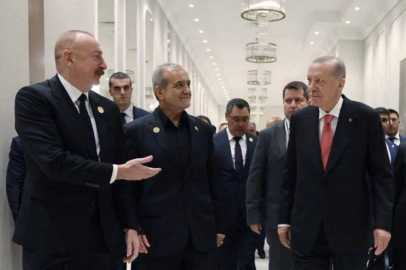 Aliyev, Erdoğan ve Pezeşkiyan’ın samimi görüntüleri sosyal medyada gündem oldu