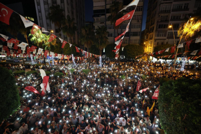 Adana’da vatandaşlar ABB Başkanı Zeydan Karalar için sokaklara indi