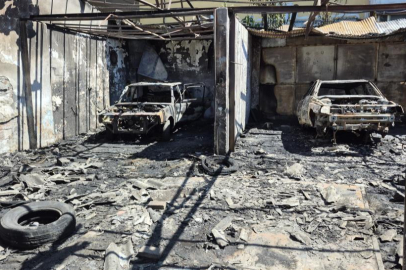 Avcılar’da metruk tamirhanede yangın! Hurda araçlar kül oldu