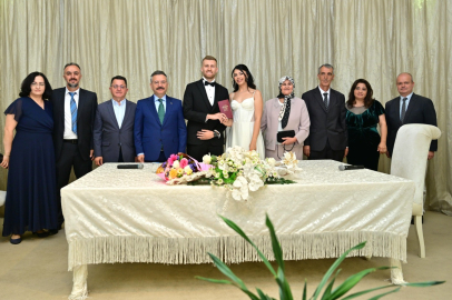 Eskişehir Vali Aksoy, polis memurunun kızının nikah şahidi oldu