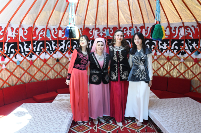 Kırgız Türkleri, binlerce yıllık Boz Üylerde kültürlerini yaşatıyor