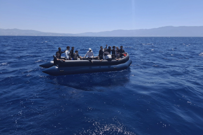 Kuşadası açıklarında 22 düzensiz göçmen kurtarıldı
