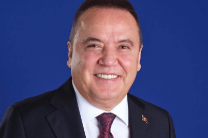 Rüşvet iddialarıyla gözaltına alınan Antalya Büyükşehir Belediye Başkanı Muhittin Böcek tutuklandı