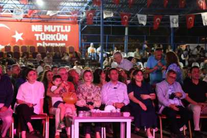 Yarım asır sonra buluşan mezunlara "Adanalı Müslüm baba" ile karşılama