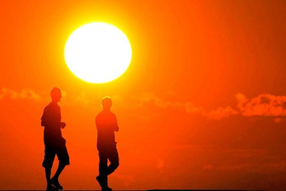 Hafta sonu aşırı sıcak uyarısı! Gölgede bile bunaltacak