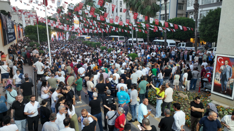 Adana’da Zeydan Karalar’a destek mitingi “Tutuksuz yargılansın” çağrısı 2