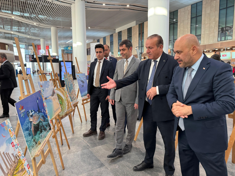 Ada Kıbrıs Projesi kapsamında Çukurova havalimanı’nda resim sergisi ilgiyle karşılandı