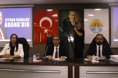 Adana Büyükşehir Belediye Meclisi’nde CHP Gençlik Kolları’ndan Başkan Zeydan Karalar’a destek