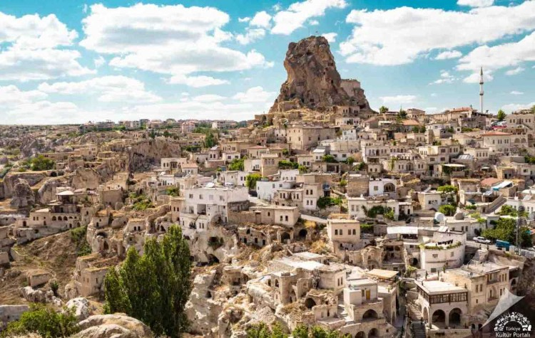 GÖKYÜZÜNE KOMŞU BİR KALE: ORTAHİSAR KALESİ