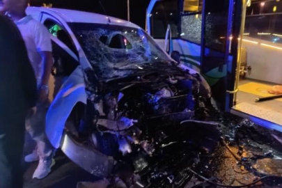 Rize'de minibüs ile hafif ticari araç çarpıştı: 10 yaralı