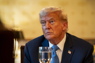 Trump’tan 12 ülkeye daha gümrük vergisi