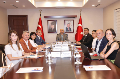 Adana Valisi Köşger Karataş Sahilinde yapılacak düzenlemeleri masaya yatırdı