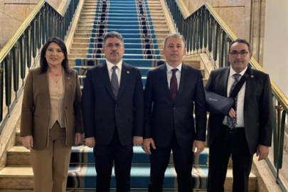 AK Parti Adana Milletvekili Sunay Karamık ile İl Müdürü Loloğlu gençliğin geleceğini değerlendirdi