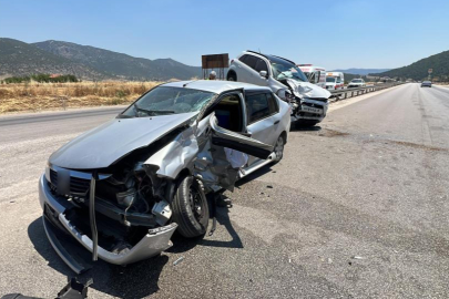 Burdur-Antalya yolunda korkunç kaza! 2’si çocuk 5 kişi yaralandı, o anlar kamerada