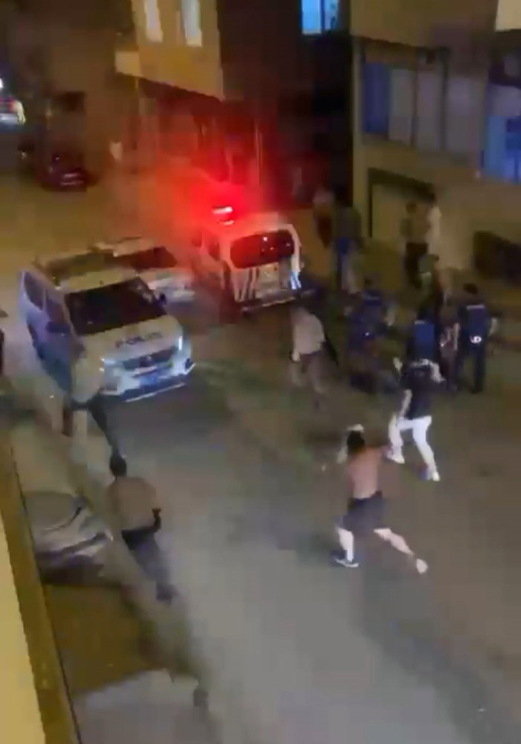 Bursa'da film gibi operasyon Firariyi korumak için polise çarpıp kaçtılar! O anlar kamerada 2