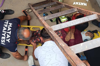 Demir saçın çökmesiyle çatıdan düşen kadın yaralandı