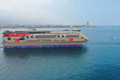 Depremzede öğrencilere okul olan gemi olası afetler için hazır bekletilecek