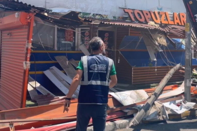 Esenyurt’ta bıçaklı kavgaya neden olan market reyonu yıkıldı