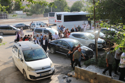 PKK'nın silah bırakma programını izleyecek heyet, Habur'dan Irak'a geçti