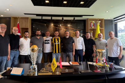 Adana 01 FK'de iç transfer tamam! Mehmet Alp Kurt ile yeniden anlaşma sağlandı