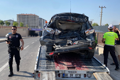 Aksaray’da kamyon otomobile çarptı: 2 Yaralı