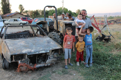 Ev, traktör ve otomobili yanan çift 4 torunuyla yuvasız kaldı