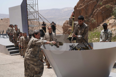 PKK'lı gruplar Süleymaniye'de silah bıraktı: Bahçeli'den 'Terörsüz Türkiye' vurgusu