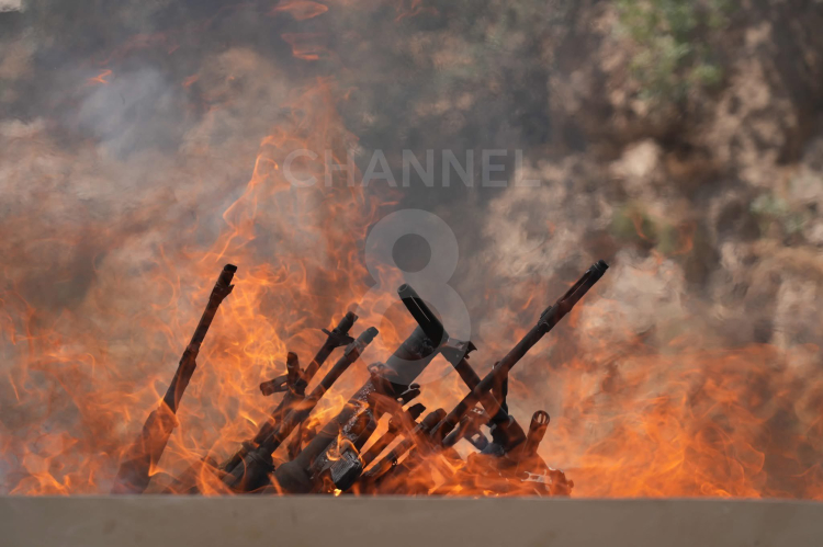 PKK'lı gruplar Süleymaniye'de silah bıraktı Bahçeli'den 'Terörsüz Türkiye' vurgusu 3