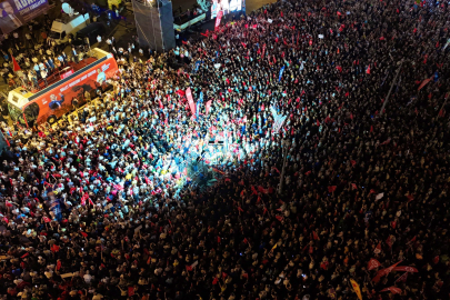 Zeydan Karalar’dan Adanalılara teşekkür: “40 derece sıcakta sel gibi geldiniz”