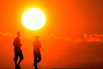 Adana'da kavurucu sıcaklar etkisini sürdürüyor: Hissedilen sıcaklık 42 dereceyi bulacak