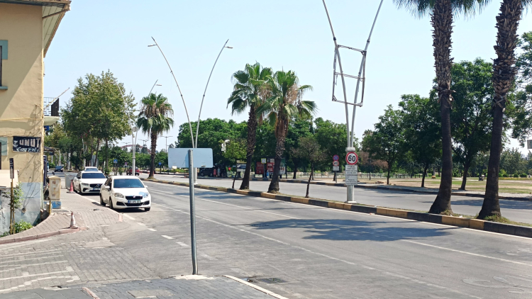 Adana 'hayalet şehir'e döndü 38 derecelik sıcaklık sokakları boşalttı 2