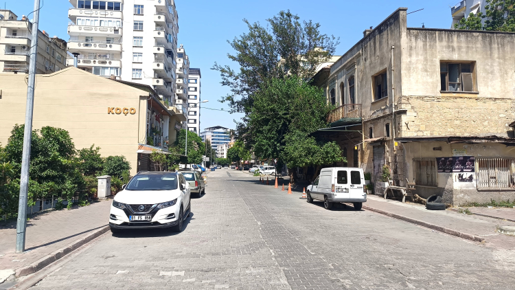 Adana 'hayalet şehir'e döndü 38 derecelik sıcaklık sokakları boşalttı 3