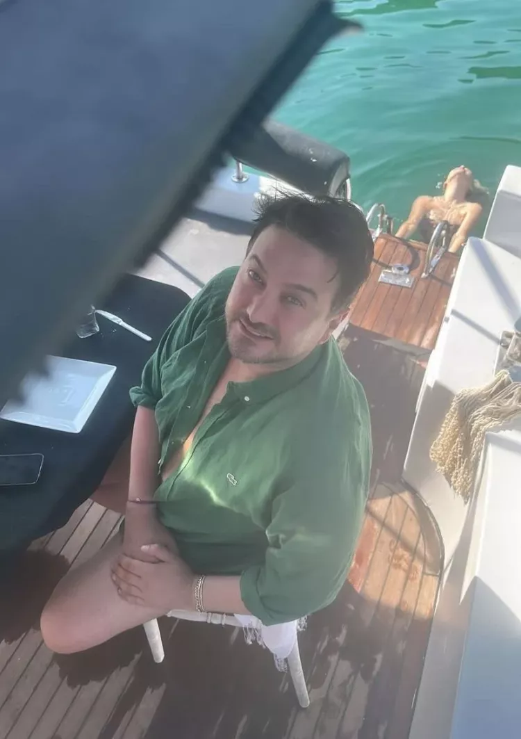 Dizisi final yapan Devrim Özkan, arkadaşlarıyla Boğaziçi'ni inletti 3