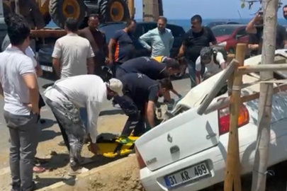 Hatay’da direksiyon hâkimiyeti kaybedilen araç refüje düştü
