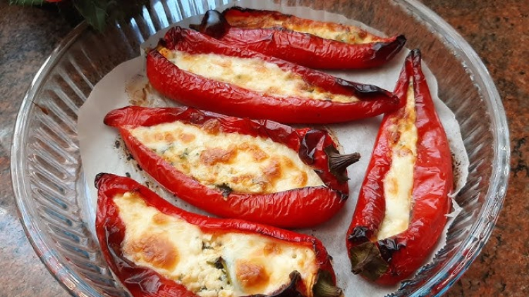 Peynirli fırında kapya biber