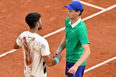 Wimbledon'da tarihi final: Jannik Sinner ve Carlos Alcaraz şampiyonluk için karşı karşıya