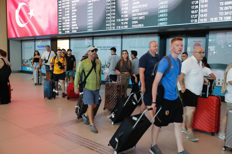 Acun Ilıcalı'nın takımı Hull City, Türkiye kampı için İstanbul'da 3